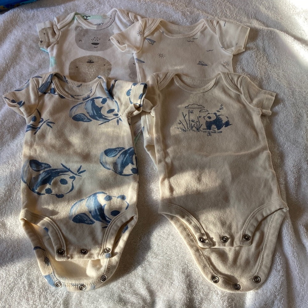 3 for $16 4 piece Carter's Bodysuits Set